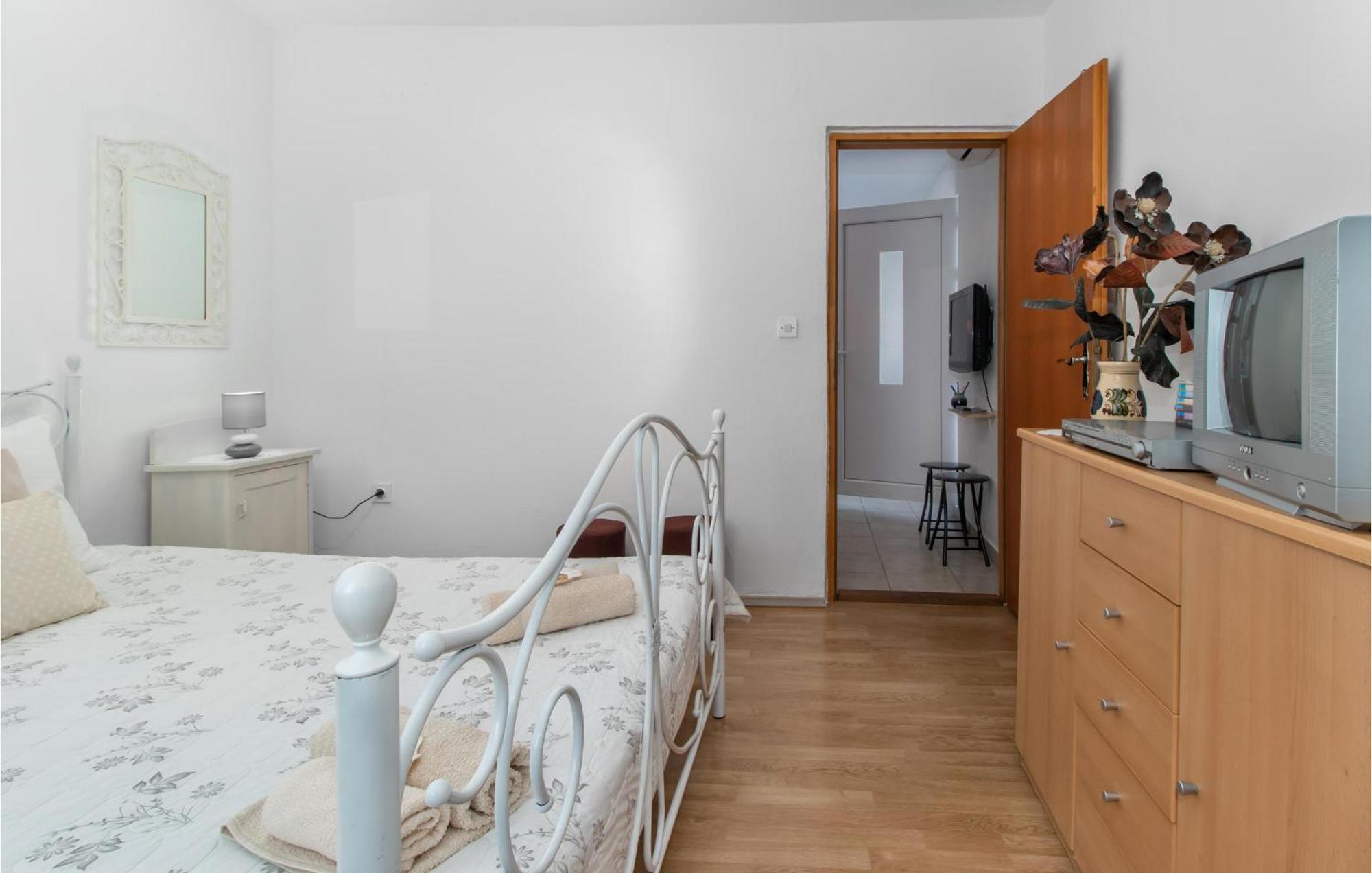 Nice Apartment In Smrika With Kitchen Luaran gambar